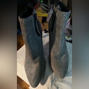 CALVIN KLEIN JOZIE ANKLE BOOT SIZE 8.5 GREY SUEDE 3” HEEL
